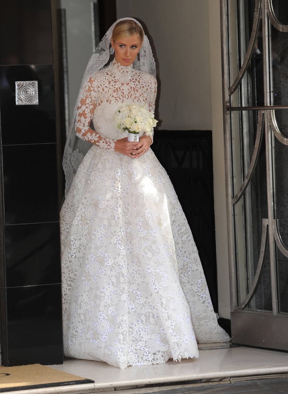 Who Designed Paris Hilton Wedding Dress? Your Ultimate Wedding