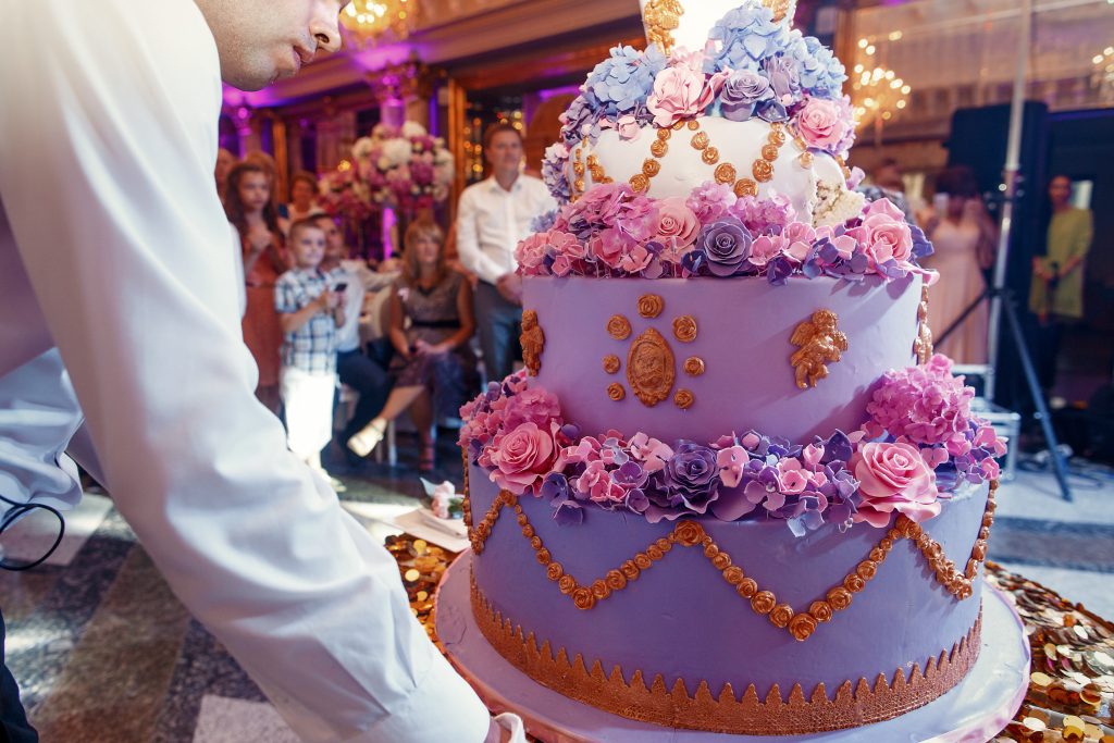 how to transport a wedding cake